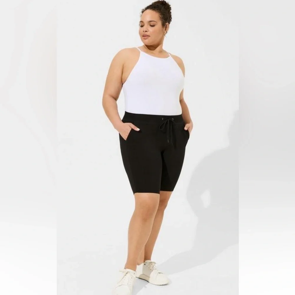 Torrid drawing bike shorts 9 inch inseam nwot